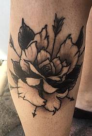 kalf rose en pijl tattoo patroon