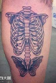 Patrón de tatuaje de esqueleto de pierna