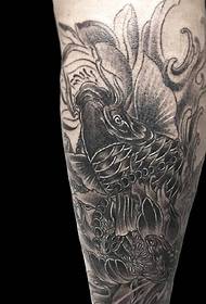 gamba tatuaggio squalo bianco e nero modello bello 37069-I tatuaggi delle ragazze sulle cosce sono molto belli