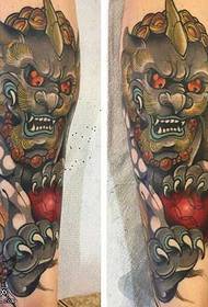 шема на тетоважа на лавови за нозе