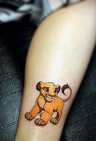 बेअर पाय अंतर्गत रंगीत लहान प्राणी टोटेम टॅटू टॅटू