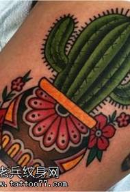 腿部的一颗仙人掌纹身图案