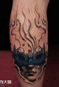 Modello di tatuaggio maschera per le gambe