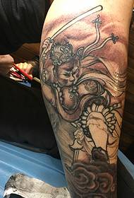 tele - kapriciozan uzorak tetovaža kralja majmuna