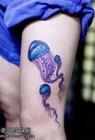 Pola tattoo jellyfish warna