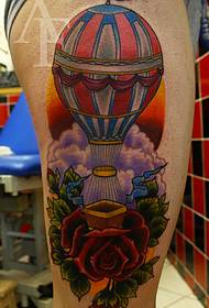 imatge del tatuatge de globus d'aire calent de color de les cames