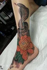 Noga peony zmija tetovaža uzorak