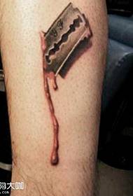 Patrón de tatuaje de pierna picada