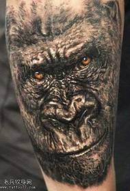 Модел на татуировка орангутан на крака
