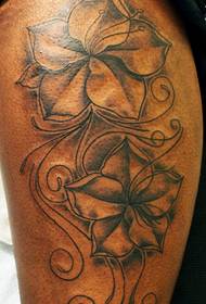 modeli i tatuazhit me lule gri të zezë