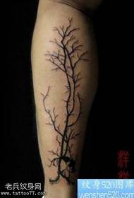 нозете изгледаат добро класична шема на тетоважа на тотемно дрво
