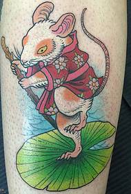 теле, носещо модел китоно мишка татуировка