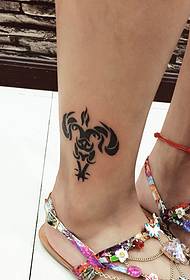vanjski mali uzorak tetovaža tetovaža ispod teleta