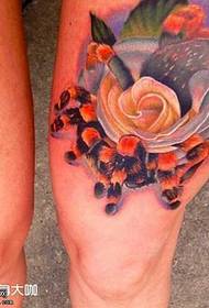 крак модел бяла роза паяк татуировка