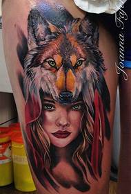 腿部彩色女人与狼头盔纹身图案
