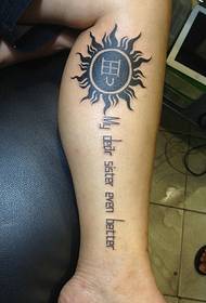 personīgais angļu valoda un personības saules kājas tetovējums