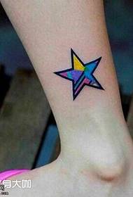 Perna Parte do padrão de tatuagem de estrela colorida