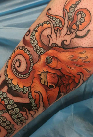 Pola tato warna tradisional gaya kaki baru