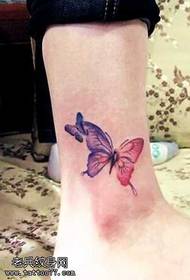 Jalkojen väri perhonen tatuointikuvio