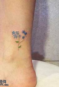 πόδι μπλε τατουάζ μοτίβο λουλουδιών