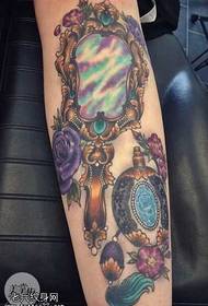 Leg Mirror -tatuointikuvio