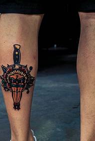 pernas imaxe americana de tatuaxe de daga