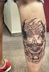 osobni tradicionalni stil noge prajna tetovaža tetovaža