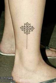 jambe beau petit motif de tatouage