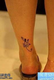 Нога тотем малий візерунок татуювання гекона