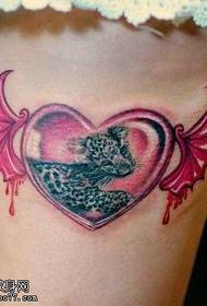 trevlig liten leopard kärlek vingar tatuering mönster