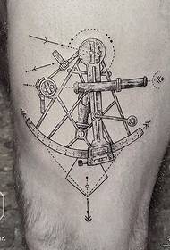 Oberschenkel Geometrie Punkt Dorn Boot Anker Tattoo Muster