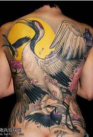 Patrón de tatuaje de grúa de espalda completa colorido
