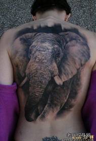 背中の象の完全なタトゥー作品を楽しむことを皆に勧めます