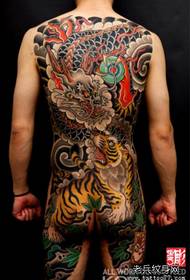 Inirerekumenda ang isang lumang tradisyonal na buong back tiger tattoo na gawa