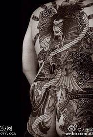 Класічны рэтра татуіроўкі на задняй татуіроўцы