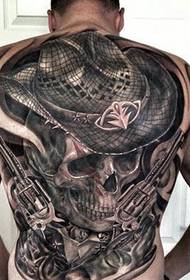Трендовски тетоважа со целосен грб
