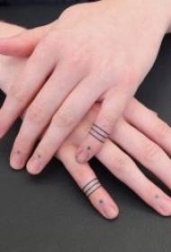 tatuazh i unazës së gishtave të tatuazhit të gishtave të hollë në majë të gishtave