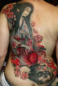 Grčki umjetnik za tetoviranje KOSTAG dio je djela