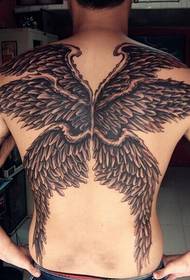 Tatuaje de alas de ángel dominante de moda
