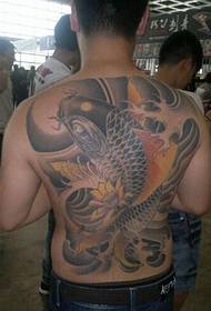 Красиві кальмари, повні спини татуювання