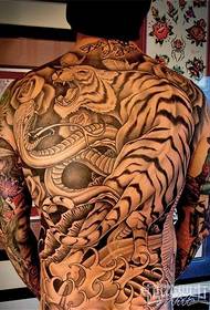 Super dominoiva tiikeri-tatuointi