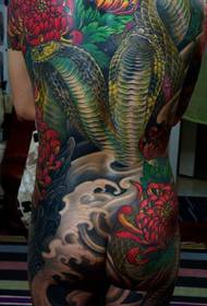 A beleza dominante chea de patrón de tatuaxe de cobra