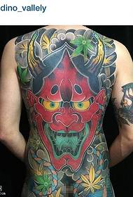 Japán stílusú nagy prajna tetoválás mintázat tele hátul