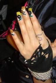Jolin Tsai Tattoo Picture Star Snake Tattoo Picture on Creative Finger