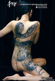 Супер красивий класна краса повний задній візерунок татуювання змії