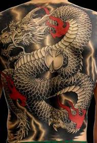 קעקוע דרקון המסמל את רוח הלאום הסיני