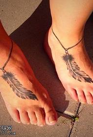 Plunksnos tatuiruotė ant pėdos