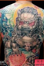 Espectáculo de tatuaxes, recomenda unha tatuaxe de león Tang a toda cor