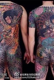 Човешки модел на татуировка на доминиращо изкуство