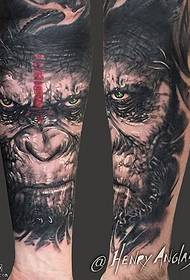 Rokas dusmīgs orangutanu tetovējums